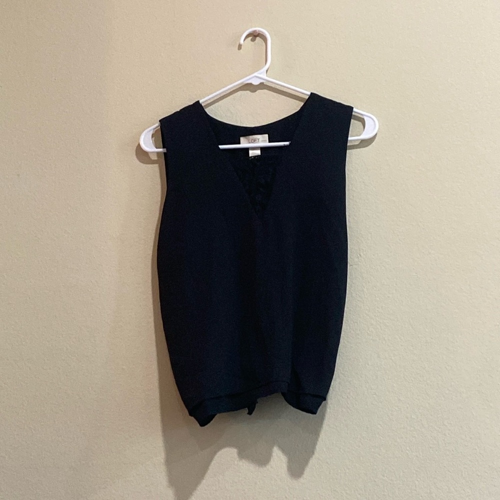 Work blouse with V-neck sleeveless